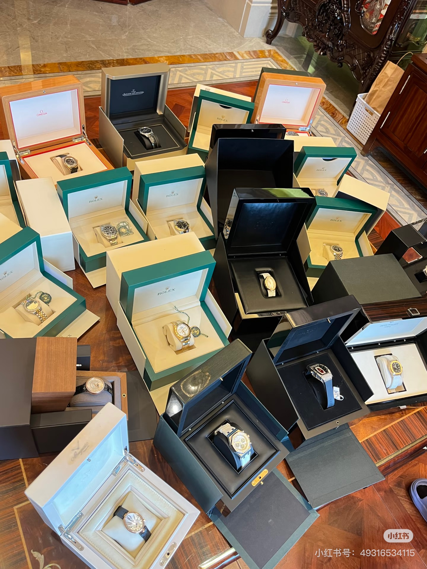 Watch packaging and presentation options